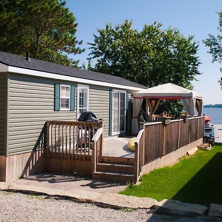 Mccreary'S Beach Resort Perth Bagian luar foto