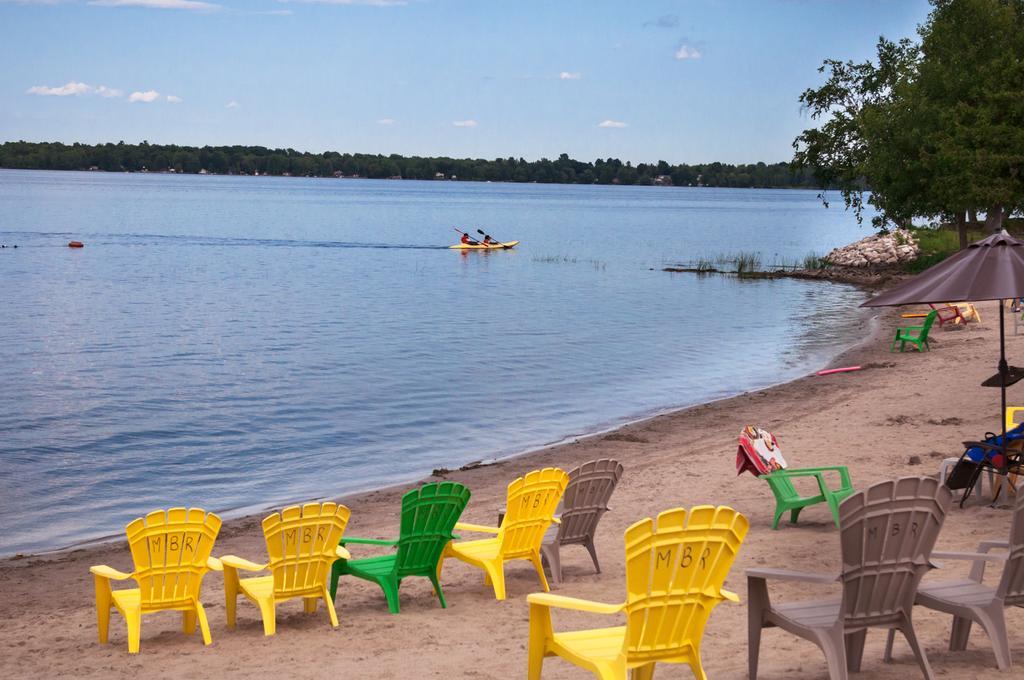 Mccreary'S Beach Resort Perth Bagian luar foto