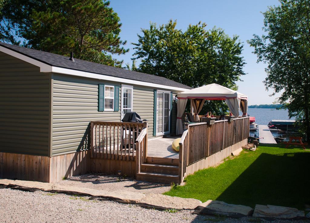 Mccreary'S Beach Resort Perth Bagian luar foto